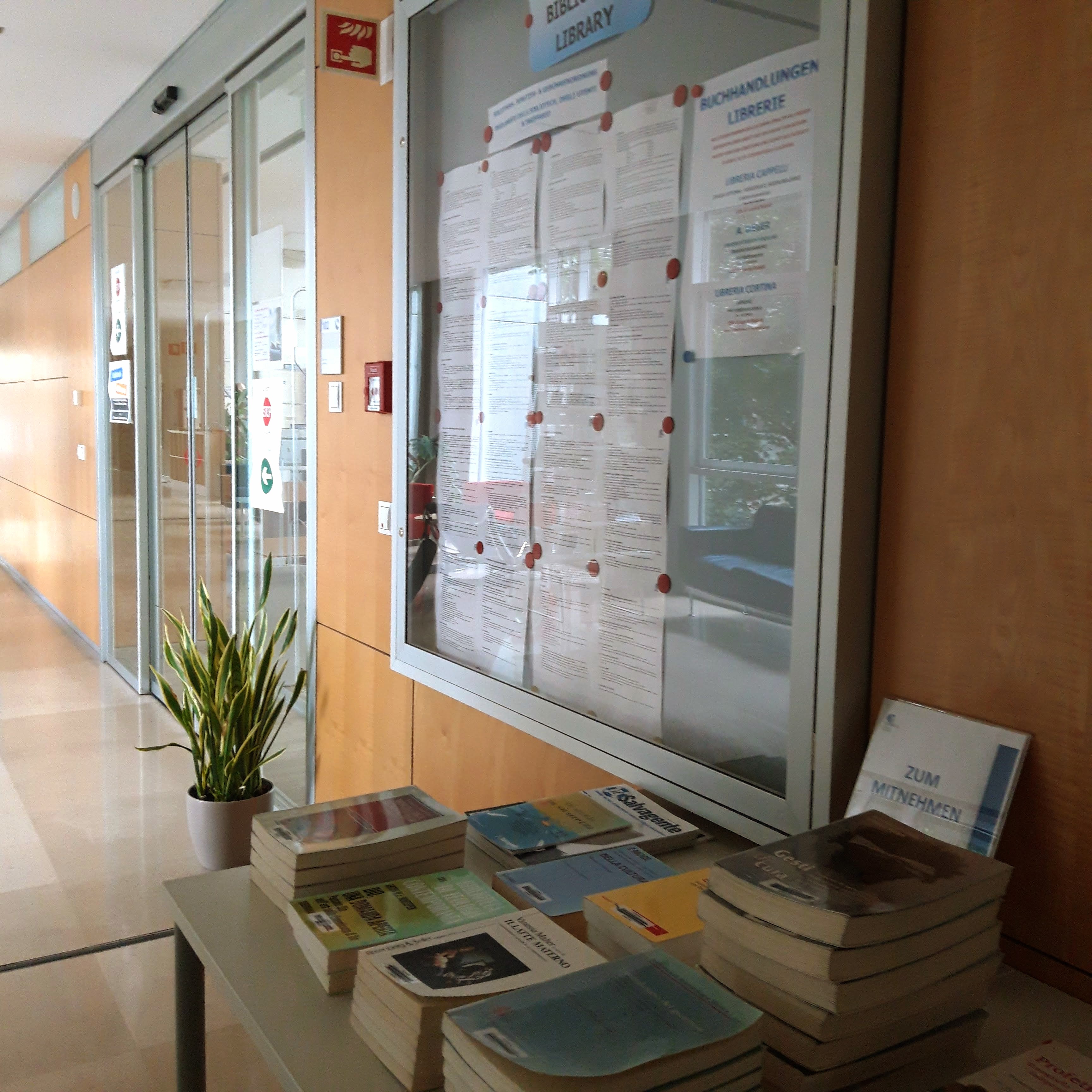 Porta d'uscita della biblioteca